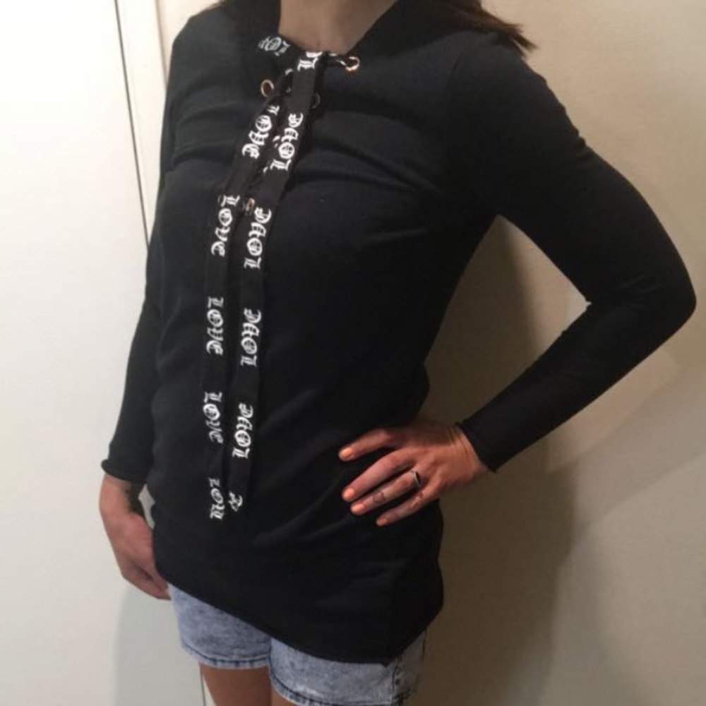 Black light long Sleeve sweater